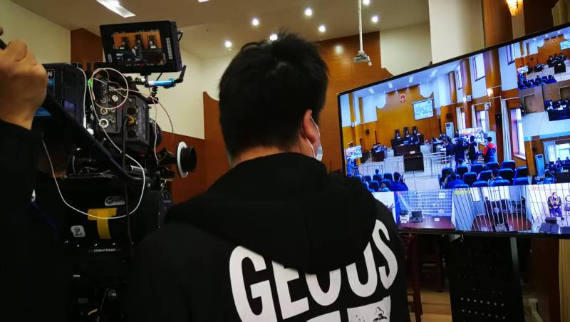AI生成VS人工创意——吉利区广告片拍摄公司的技术浪漫主义实践
